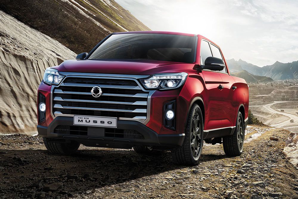 new-ssangyong-musso-pick-up-on-the-road